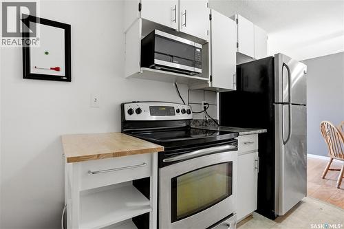 4174 Castle Road, Regina, SK - Indoor Photo Showing Kitchen
