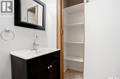 4174 Castle Road, Regina, SK - Indoor