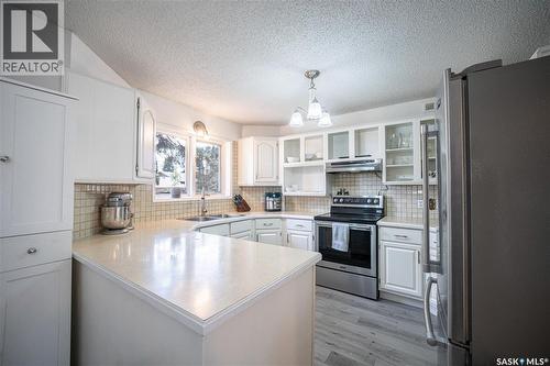 435 Christopher Road, Saskatoon, SK - Indoor Photo Showing Kitchen With Double Sink