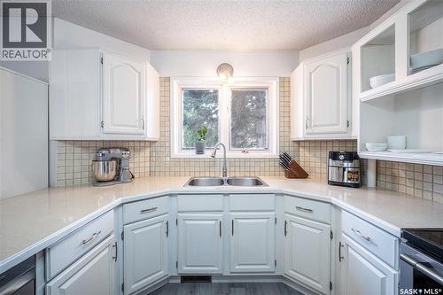435 Christopher Road, Saskatoon, SK - Indoor Photo Showing Kitchen With Double Sink
