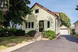 4052 ST JAMES AVENUE Niagara Falls, ON L2E 6H6