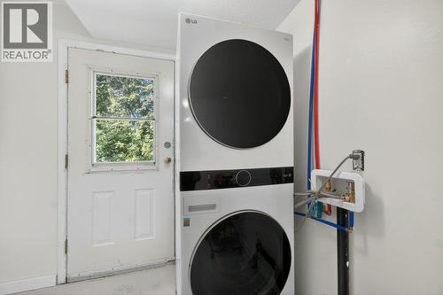 1641 17 Street Se, Salmon Arm, BC - Indoor Photo Showing Laundry Room