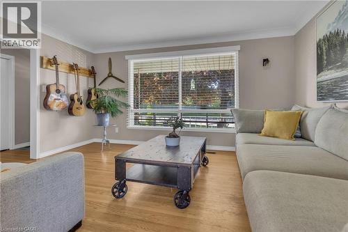 240 Elliott Street, Cambridge, ON - Indoor Photo Showing Living Room