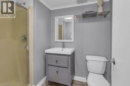 240 Elliott Street, Cambridge, ON - Indoor Photo Showing Bathroom