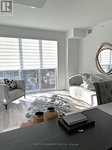 1710 - 370 Martha Street, Burlington, ON - Indoor