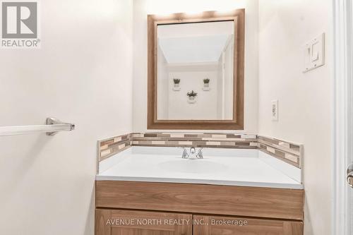 494 Sandhamn Private, Ottawa, ON - Indoor Photo Showing Bathroom