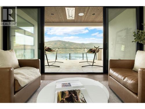 605 Clifton Court, Kelowna, BC - Indoor