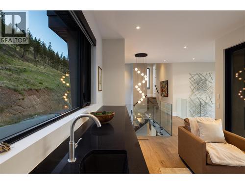 605 Clifton Court, Kelowna, BC - Indoor