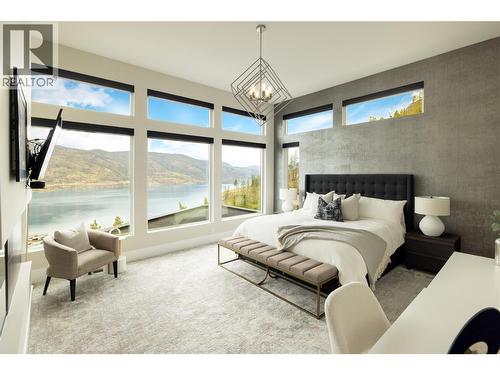 605 Clifton Court, Kelowna, BC - Indoor Photo Showing Bedroom