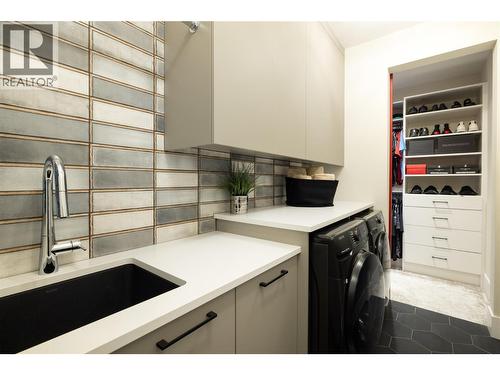 605 Clifton Court, Kelowna, BC - Indoor Photo Showing Laundry Room