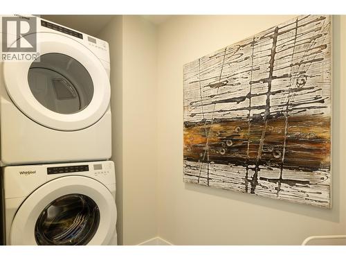 605 Clifton Court, Kelowna, BC - Indoor Photo Showing Laundry Room