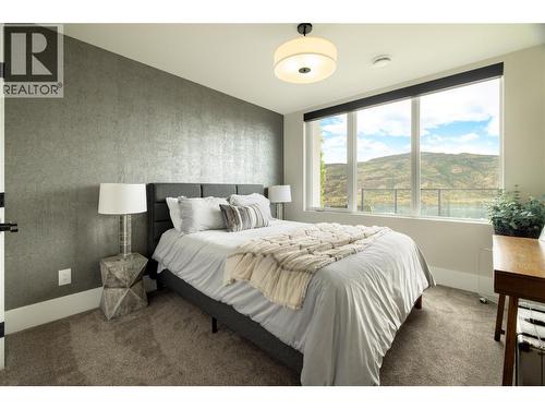 605 Clifton Court, Kelowna, BC - Indoor Photo Showing Bedroom