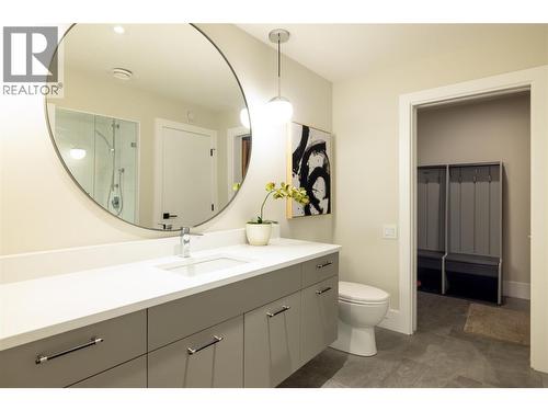605 Clifton Court, Kelowna, BC - Indoor Photo Showing Bathroom