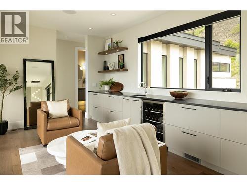 605 Clifton Court, Kelowna, BC - Indoor