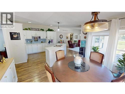 1302 Mountain Ash Road, Quesnel, BC - Indoor Photo Showing Dining Room
