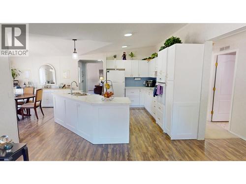 1302 Mountain Ash Road, Quesnel, BC - Indoor Photo Showing Kitchen