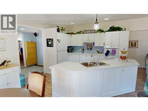 1302 Mountain Ash Road, Quesnel, BC - Indoor Photo Showing Kitchen With Double Sink