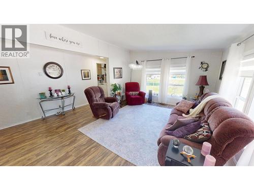 1302 Mountain Ash Road, Quesnel, BC - Indoor Photo Showing Living Room
