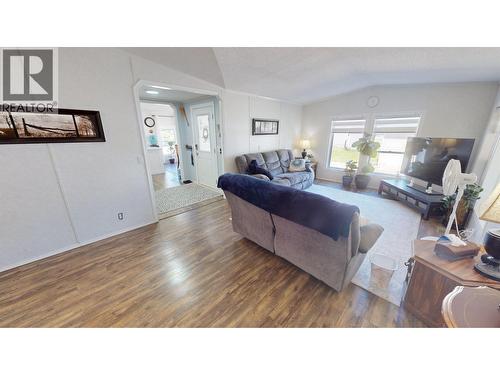 1302 Mountain Ash Road, Quesnel, BC - Indoor Photo Showing Living Room
