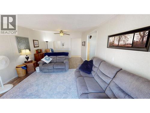 1302 Mountain Ash Road, Quesnel, BC - Indoor Photo Showing Living Room