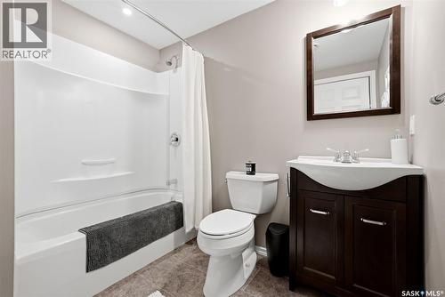 141 Oxbow Crescent, Regina, SK - Indoor Photo Showing Bathroom