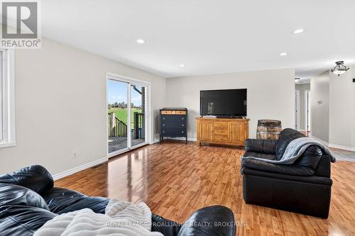 15268 County Road 21, Brighton, ON - Indoor Photo Showing Living Room
