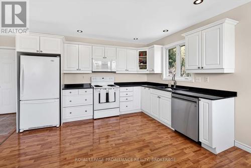 15268 County Road 21, Brighton, ON - Indoor Photo Showing Kitchen