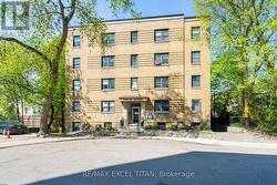24 - 8 MALLORY GARDENS Toronto, ON M4V 2A6