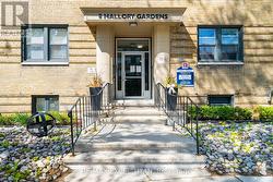 4 - 8 MALLORY GARDENS Toronto, ON M4V 2A6