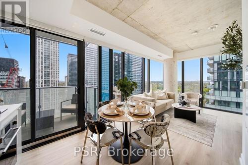 2005 - 161 ROEHAMPTON AVENUE  Toronto, ON M4P 0C8