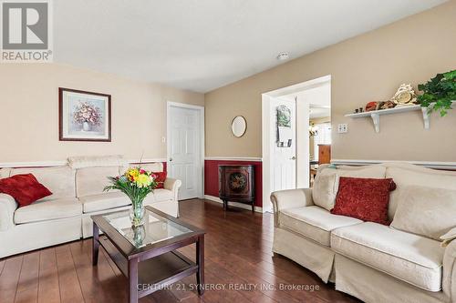 277 Mceachern Crescent, Ottawa, ON - Indoor Photo Showing Living Room