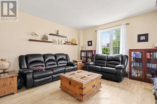 277 Mceachern Crescent, Ottawa, ON - Indoor Photo Showing Living Room