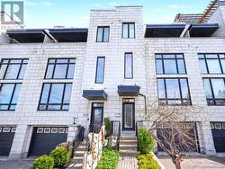 805 KINGSMERE AVENUE  Ottawa, ON K2A 3J8