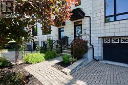 805 KINGSMERE AVENUE  Ottawa, ON K2A 3J8