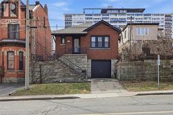 129 JACKSON Street W  Hamilton, ON L8P 1L8
