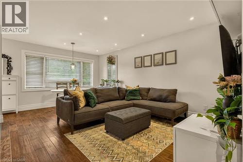 1396 Niels Avenue, Burlington, ON - Indoor Photo Showing Living Room