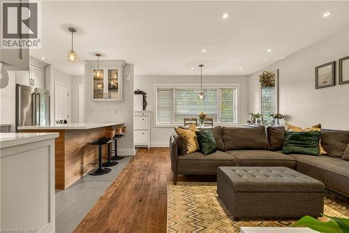 1396 Niels Avenue, Burlington, ON - Indoor Photo Showing Living Room