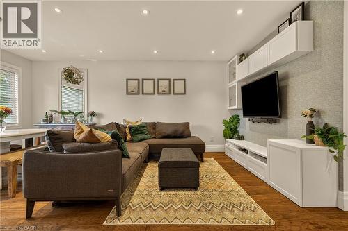 1396 Niels Avenue, Burlington, ON - Indoor Photo Showing Living Room