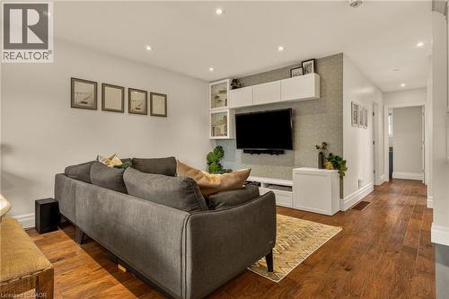 1396 Niels Avenue, Burlington, ON - Indoor Photo Showing Living Room