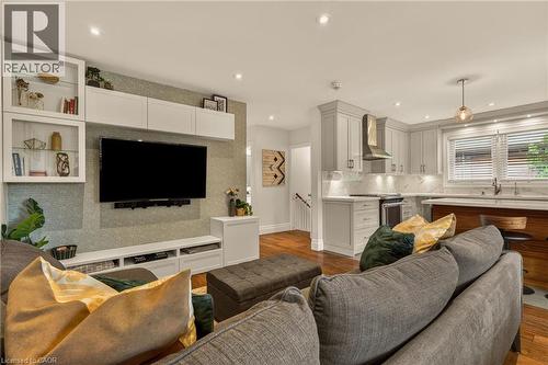 1396 Niels Avenue, Burlington, ON - Indoor