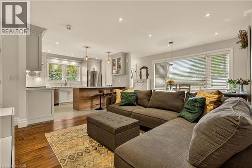 1396 Niels Avenue, Burlington, ON - Indoor Photo Showing Living Room
