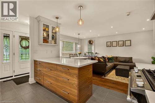 1396 Niels Avenue, Burlington, ON - Indoor