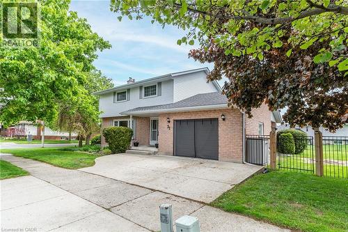 31 BLACKFRIAR Lane  Brantford, ON N3R 7M2