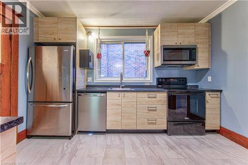 156 Glasgow Street, Kitchener, ON - Indoor Photo Showing Kitchen