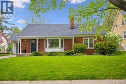186 FORSYTH Drive Waterloo, ON N2L 1A2