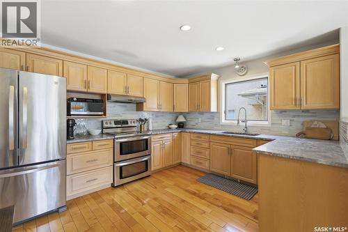 901 9Th Street E, Saskatoon, SK - Indoor Photo Showing Kitchen