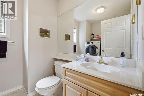 901 9Th Street E, Saskatoon, SK - Indoor Photo Showing Bathroom