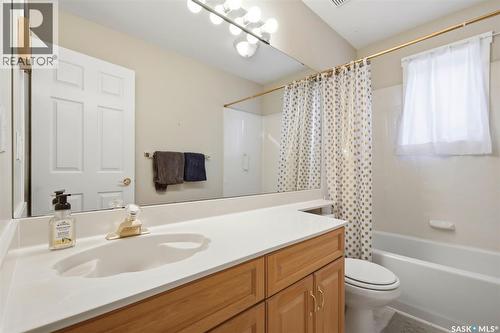 901 9Th Street E, Saskatoon, SK - Indoor Photo Showing Bathroom