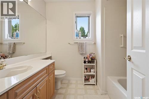 901 9Th Street E, Saskatoon, SK - Indoor Photo Showing Bathroom