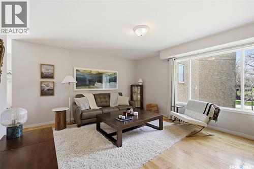 901 9Th Street E, Saskatoon, SK - Indoor Photo Showing Living Room